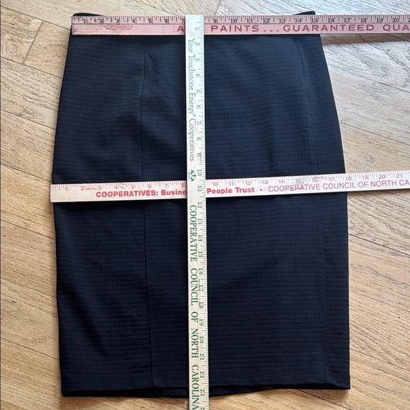 Liverpool black pencil skirt, size 6 - Picture 5 of 7